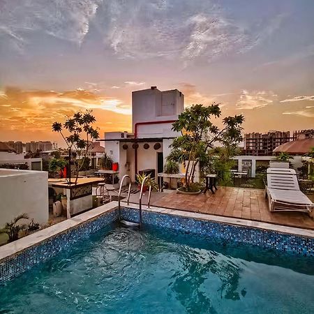 Hotel Sahibs Lighthouse - Swimming Pool Agra  Exteriör bild